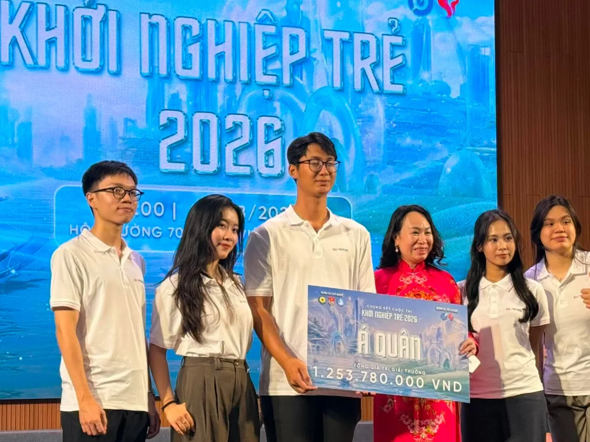 The GlowBal team receiving the Runner-up prize at the Young Entrepreneurship 2026 final
